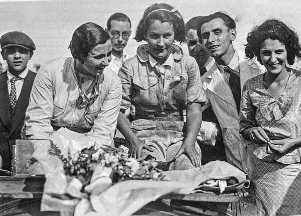 Kay Petre and Dorothy Champney at Le Mans Riley Ulster IMP, 1934