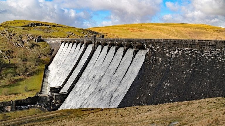 Elan Valley dam Cambrian Way driving route