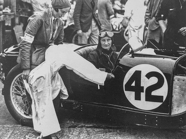 Elsie Wisdom and Joan Richmond in Riley 9 Brooklands Double 12 1932